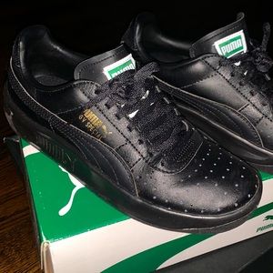 Puma sneakers almost new with box! Worn only 1x size 5.5 juniors.